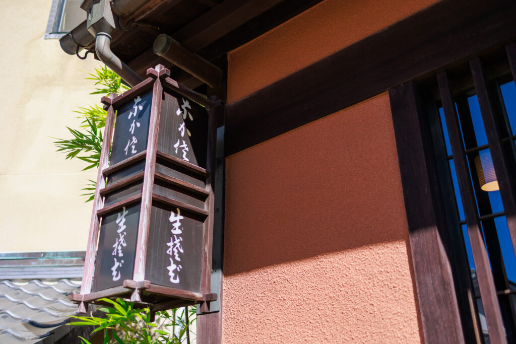 有馬温泉の金の湯のすぐ隣に位置する蕎麦屋